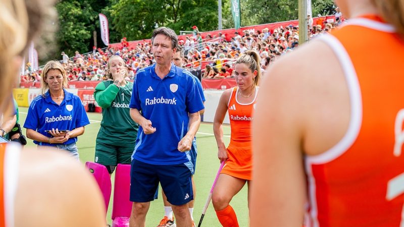 2vWERZlKU4.JPG?v=5 - FIH Pro-League: FIH Hockey Pro League: Pre-Season Interview with Netherlands women's coach Raoul Ehren - As we inch ever closer to the start of the FIH Hockey Pro League 2025-26 season on 9 December, we are excited to bring you an exclusive pre-season interview series with players and coaches from the world’s top hockey nations participating in the “League of the Best”.