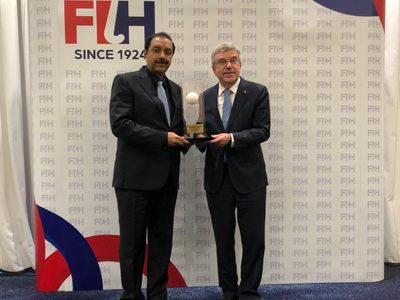 fih-president-tayyab-ikram-presents-ioc-honorary-president-thomas-bach-with-the-fih-lifetime-achievement-award.Click to read full article.