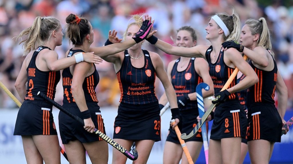 Nederlandse vrouwen graven diep om China te verslaan, Nederlandse mannen stuiteren terug met overwinning op India