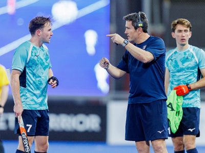 Entrevista de pretemporada de la FIH-Hockey-Pro-League con el entrenador masculino de Inglaterra Zak Jones. Haga clic para leer el artículo completo.