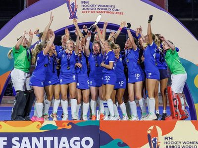 scotland-lift-the-challenger-trophy-on-the-eve-of-the-final-at-the-fih-hockey-womens-junior-world-cup-in-santiago.Click to read full article.