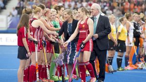 englands-philip-kimberley-receives-fih-presidents-award.Click to read full article.